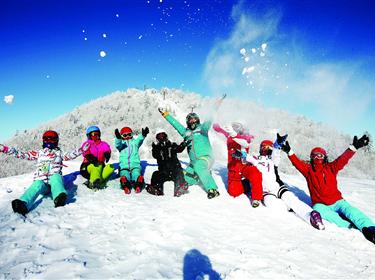 【冬秘雪國】冰城哈爾濱、亞布力激情滑雪、醉美童話雪鄉、中國神州北極、雪原圣誕村雙飛6天游