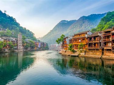 長沙·韶山·天門山玻璃棧道·大峽谷玻璃橋·鳳凰古城四天游